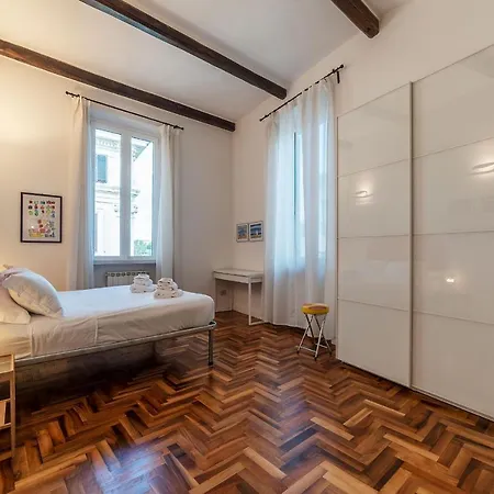 Daire Casa Isabella Al Colosseo - Fromhometorome Roma